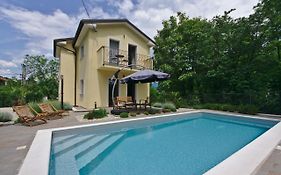 Holiday House With Pool